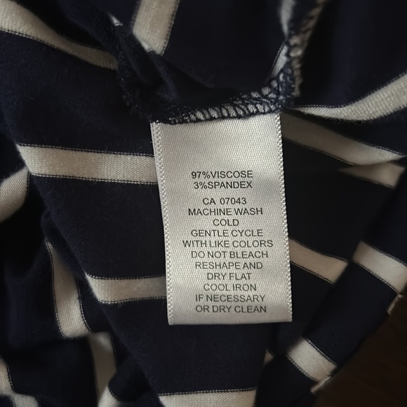 Dark black and white stripe blouse off the shoulders - Picture 4 of 5